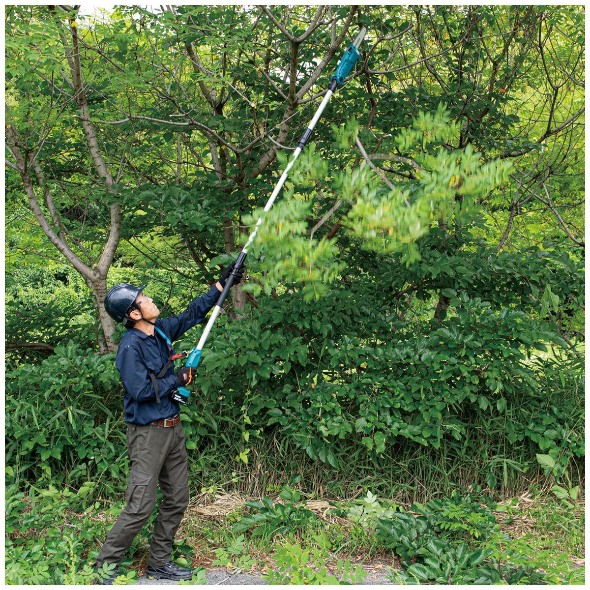 Makita DUA200RT 18V LXT Brushless 20cm Telescopic Pole Chainsaw With 1 x 5.0Ah Battery & Charger