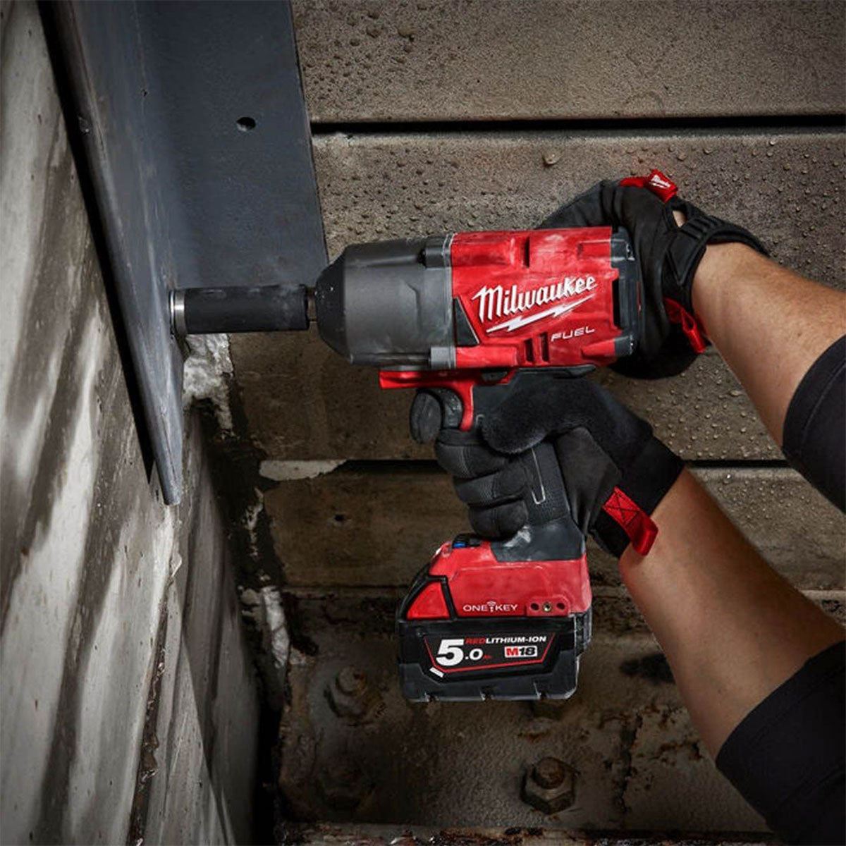 Milwaukee M18ONEPP2Q-502B 18V Fuel ONE-KEY Brushless Impact Wrench & Grease Gun with 2 x 5.0Ah Batteries Charger & Bag 4933480467