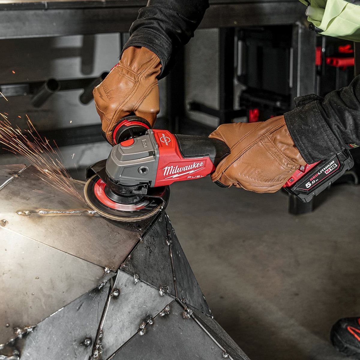 Milwaukee M18ONEFSAG115XPDB-0 18V Fuel One-Key Brushless 115mm Angle Grinder with 1 x 3.0Ah Battery & Charger