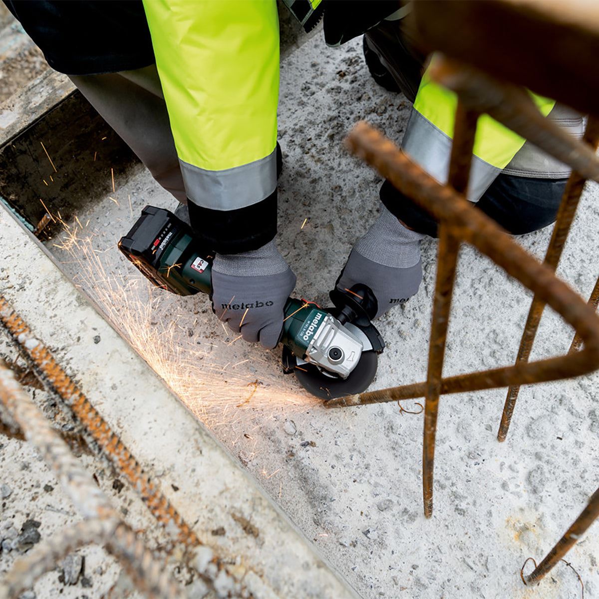 Metabo W 18 L 9-125 18V 125mm Angle Grinder with 1 x 4.0Ah Battery Charger & Metabox