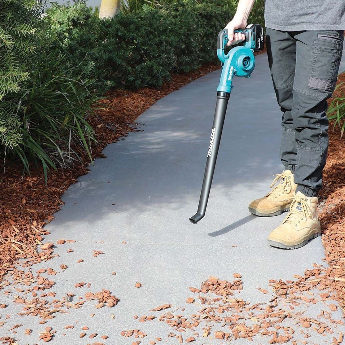 Makita DUB186RT 18V LXT Cordless Blower With 1 x 5.0Ah Battery & Charger