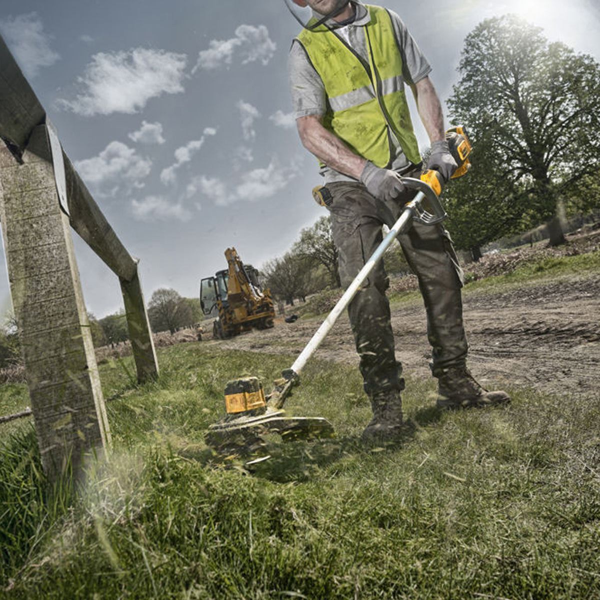 Dewalt DCM561P1S 18V Brushless Split Shaft String Trimmer with 1 x 5.0Ah Battery & Charger