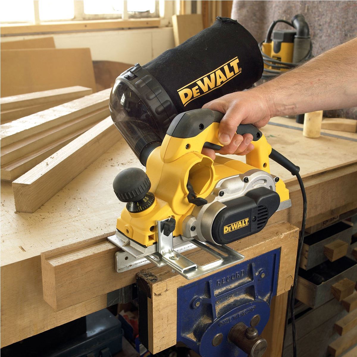 Dewalt D26500K Planer Kit 1050W/240V Durable & Efficient Woodworking Tool in Heavy-Duty Box