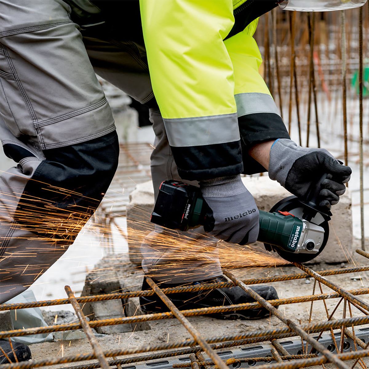 Metabo W 18 L 9-125 18V 125mm Angle Grinder with 1 x 2.0Ah Battery Charger & Metabox