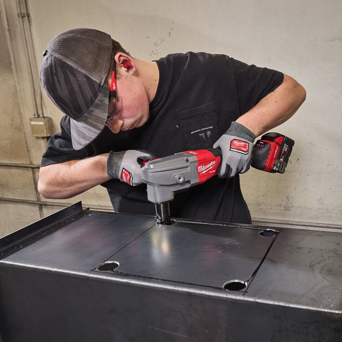 Milwaukee M18FNB35-0X M18 Fuel 18V Brushless 3.5mm Nibbler with 1 x 5.5Ah Battery Charger & Case