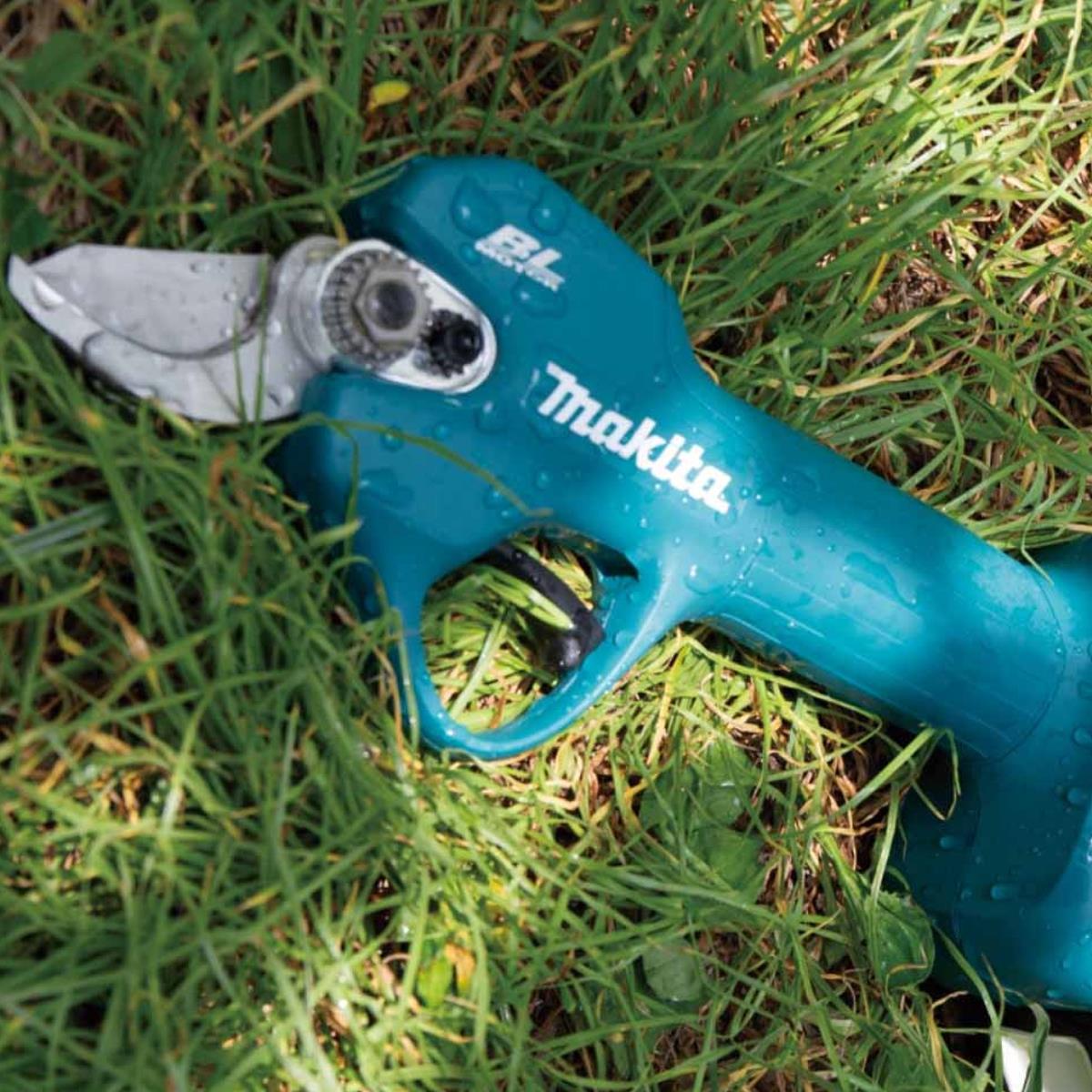 Makita DUP181Z 18V LXT Brushless Pruning Shears With 1 x 5.0Ah Battery & Charger