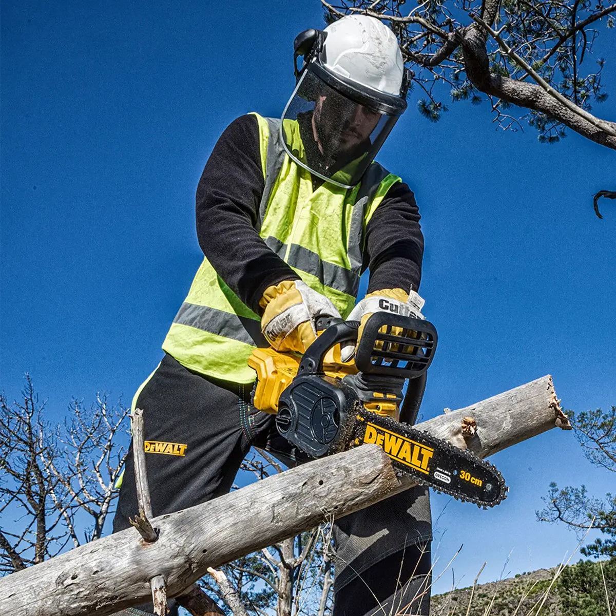 Dewalt DCMCS565P1-GB 18V XR Brushless 30cm Chainsaw with 1 x 5.0Ah Battery & Charger