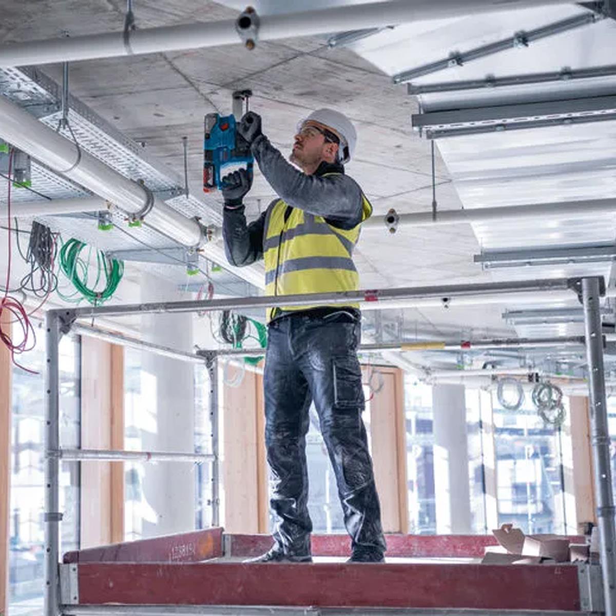 Bosch GBH 18V-22 18V Brushless SDS-Plus Rotary Hammer Drill with GDE 18V-12 Dust Extractor Attachment