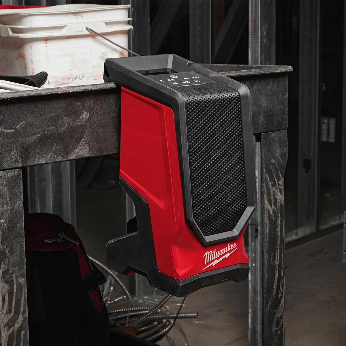 Milwaukee M18SPEJSG2-0 M18 18V Jobsite Speaker with 1 x 3.0Ah Battery & Charger