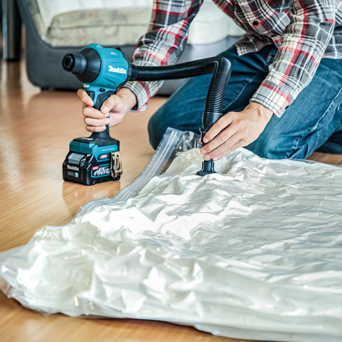 Makita AS001GZ 40V Brushless Dust Blower With 1 x 2.5Ah Battery, Charger & Bag
