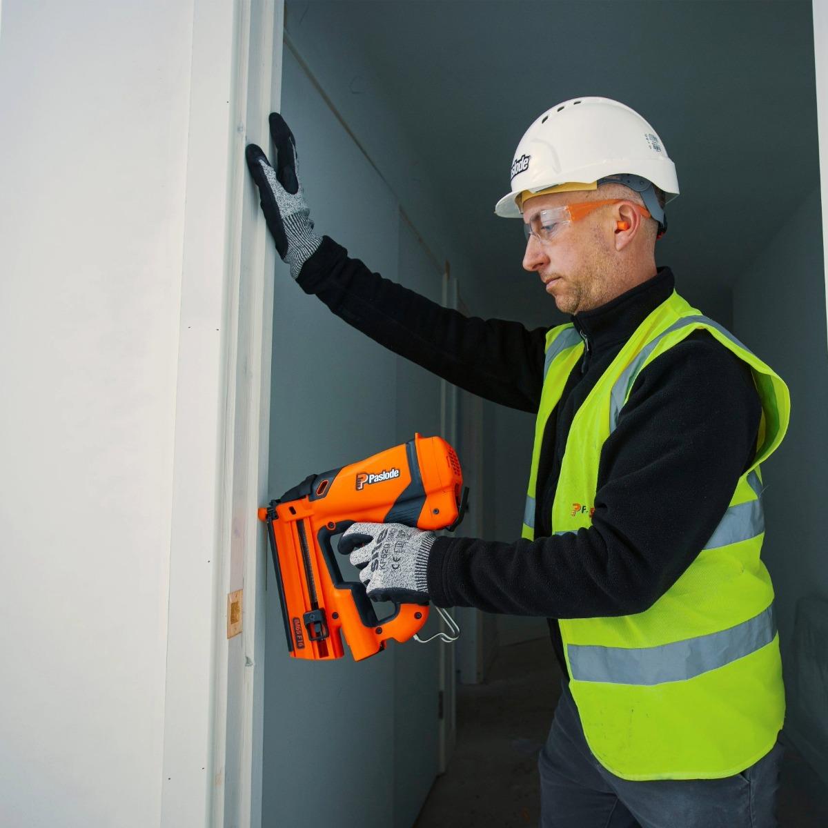 Paslode IM65 F16 7.4V Second Fix Finishing Straight Nail Gun with 1 x 2.1Ah Battery, Charger & Case 916575