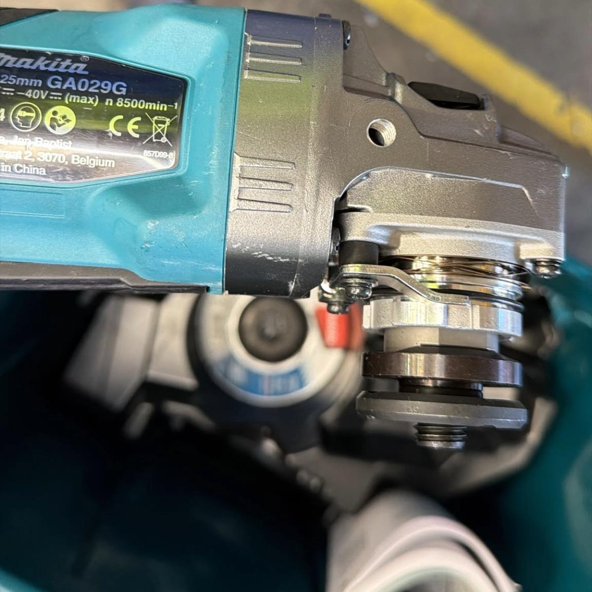Makita GA029GZ01 40V XGT Max 125mm Brushless Angle Grinder Body Only With Carry Case Item Condition Seller Refurbished