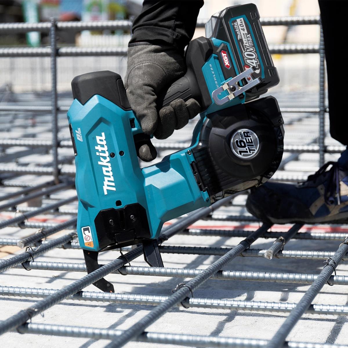 Makita TR001GZ 40V Max XGT Brushless Rebar Tying Tool With 1 x 2.5Ah Battery Charger & Case