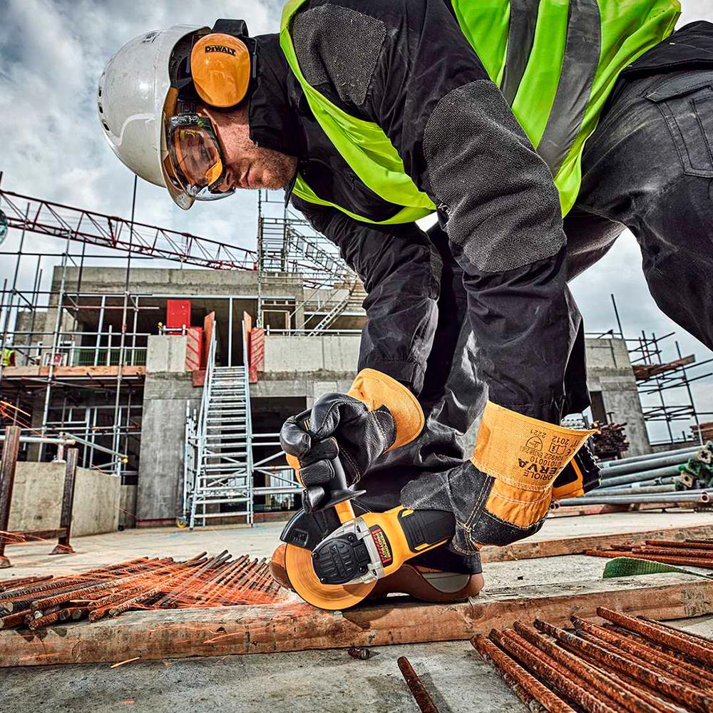 Dewalt DCG405P2 18V XR Brushless 125mm Angle Grinder with 2 x 5.0Ah Batteries, Charger & Case