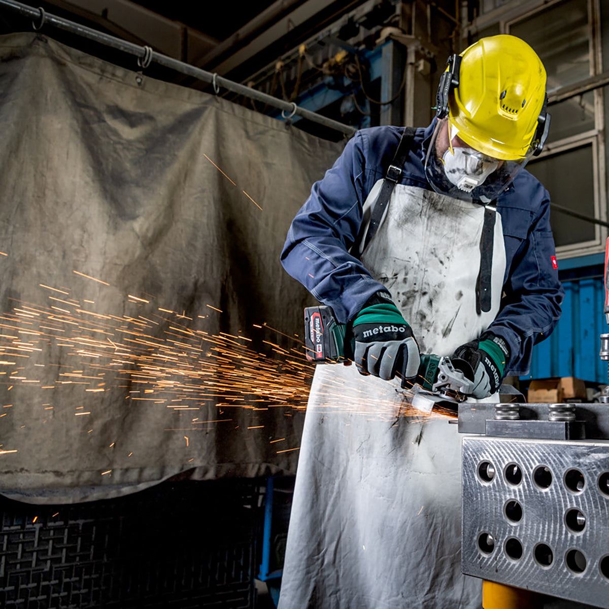 Metabo W 18 L BL 9-125 18V Brushless 125mm Angle Grinder with 1 x 4.0Ah Battery & Charger