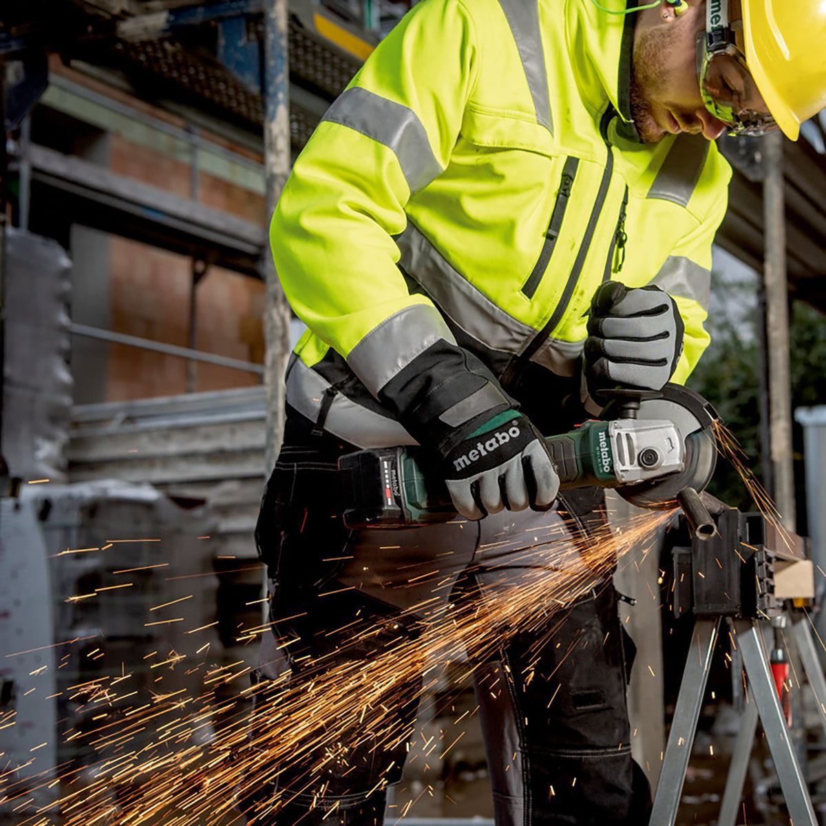 Metabo W 18 L BL 9-125 18V Brushless 125mm Angle Grinder with 1 x 8.0Ah Battery & Charger