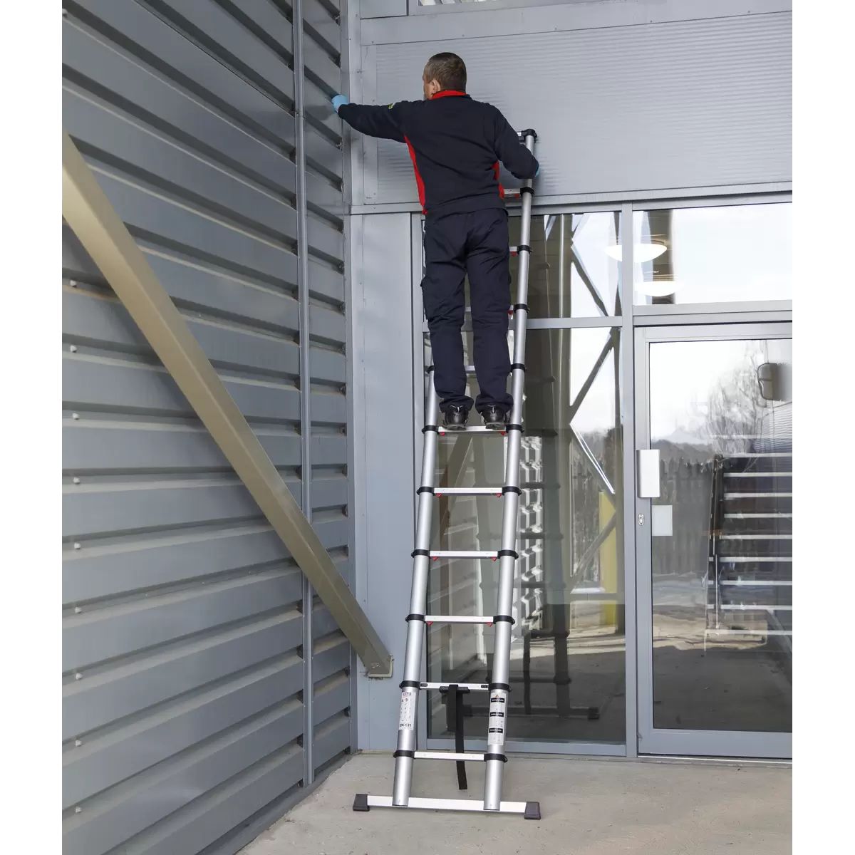 Sealey ATL11 Trade Aluminium Telescopic Ladder 11-Tread EN 131