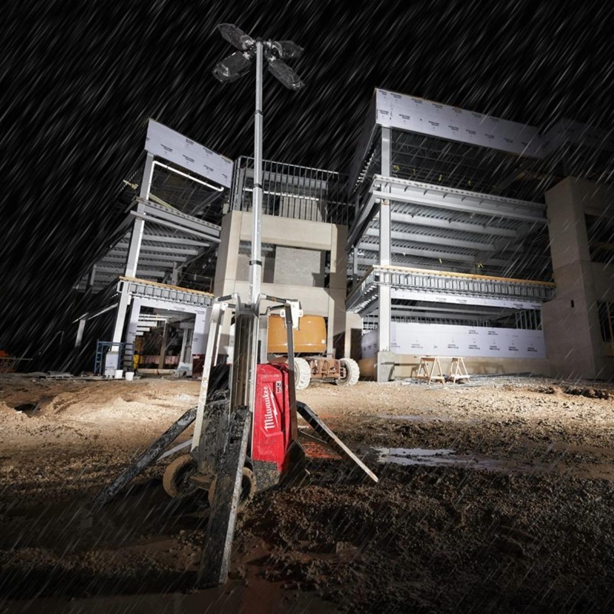 Milwaukee MXFTL-801 110V MX FUEL Tower Light 27000 Lumens with 1 x Forge 8.0Ah Battery 4933502174