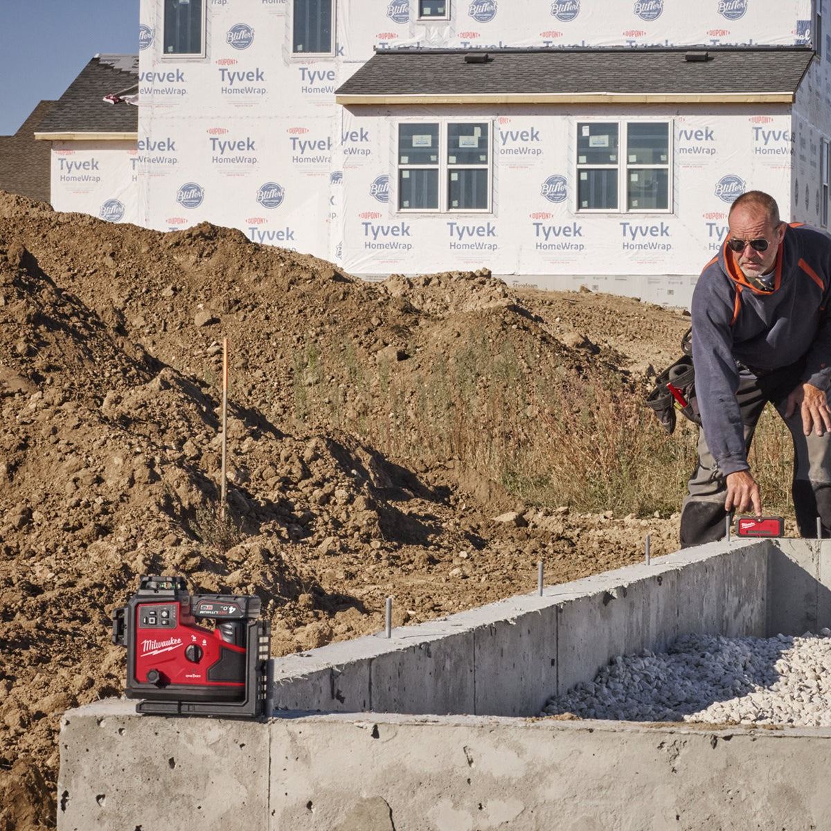 Milwaukee M12A3PLO-0C 12V M12 Green Auto Alignment 360° 3 Plane Laser with 1 x 2.0Ah Battery Charger & Case