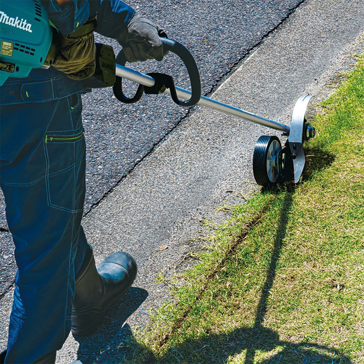 Makita UE001GZ 40V Max XGT Edger with 1 x 4.0Ah Battery & Charger