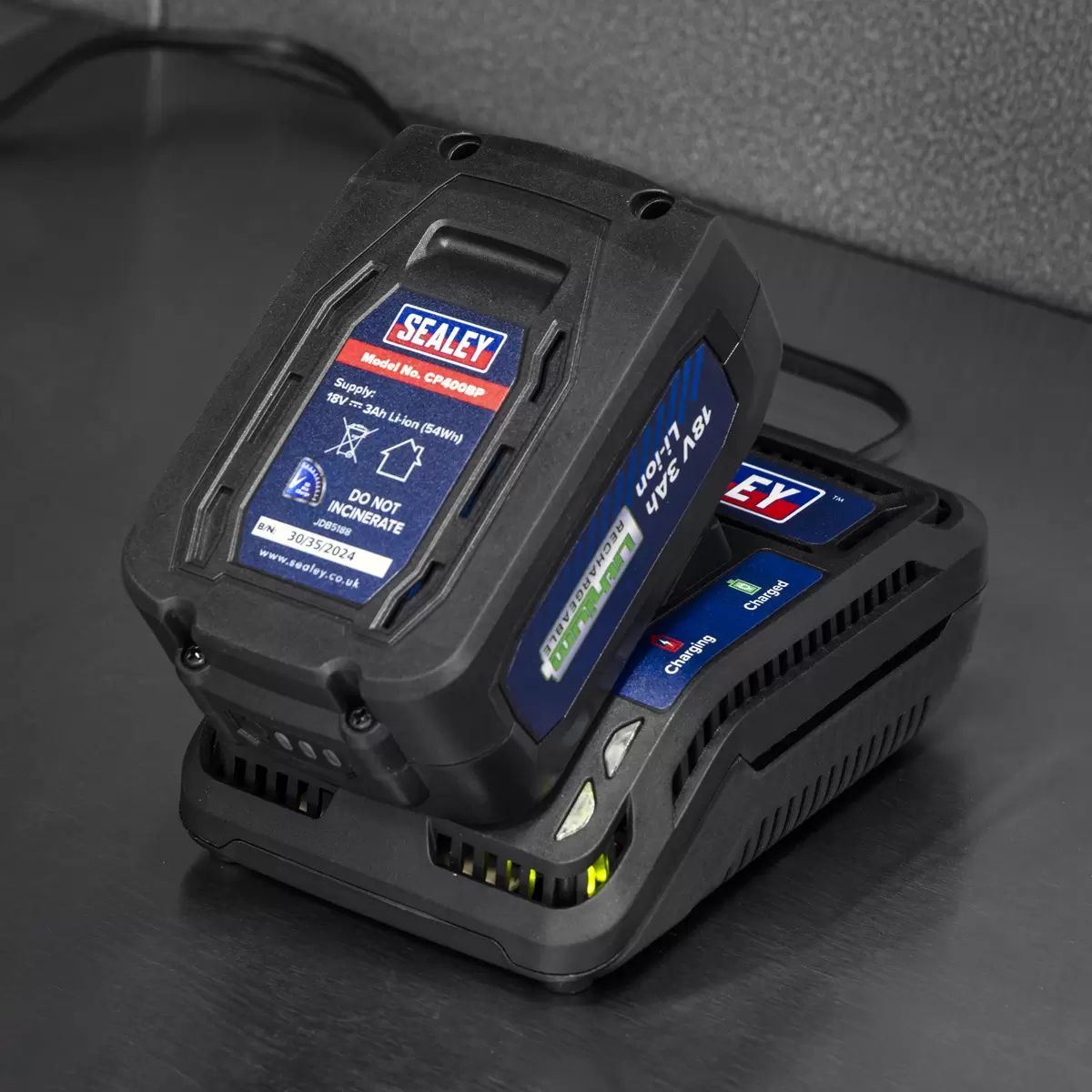 Sealey CP401LI 18V Angle Grinder 115mm 1 x 3Ah lithium-ion battery & 2.4A mains charger in a storage case