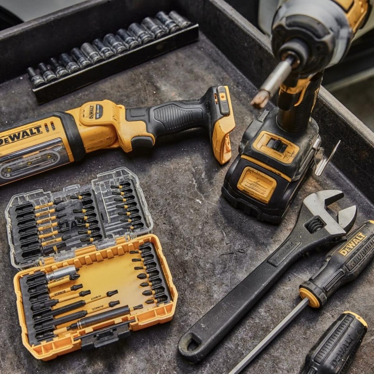 Dewalt DCF850N 18V XR Brushless Impact Driver With 1 x 5.0Ah Battery & Charger