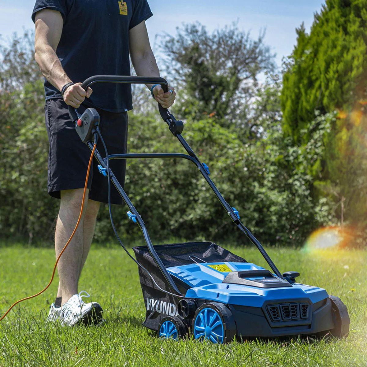 Hyundai HYSC1600E 36cm 2-in-1 Electric Lawn Scarifier and Aerator with 45L Collection Bag