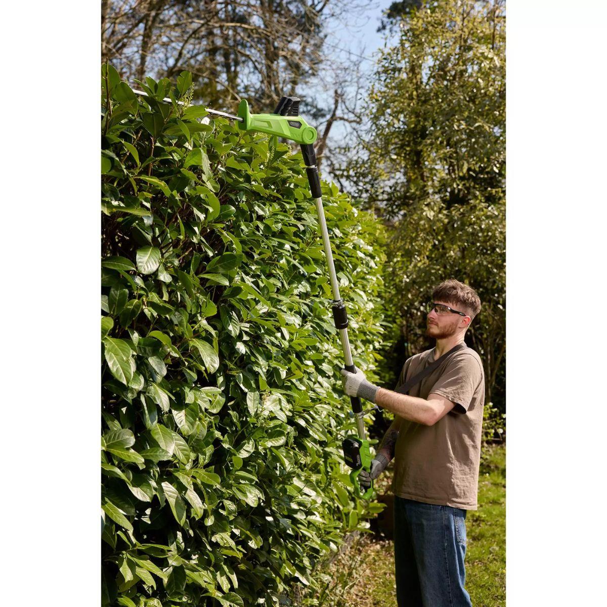 Draper 18DGAC06 18V Cordless Pole Hedge Trimmer Adjustable Telescopic Shaft with 2.0Ah Battery & Charger 31865