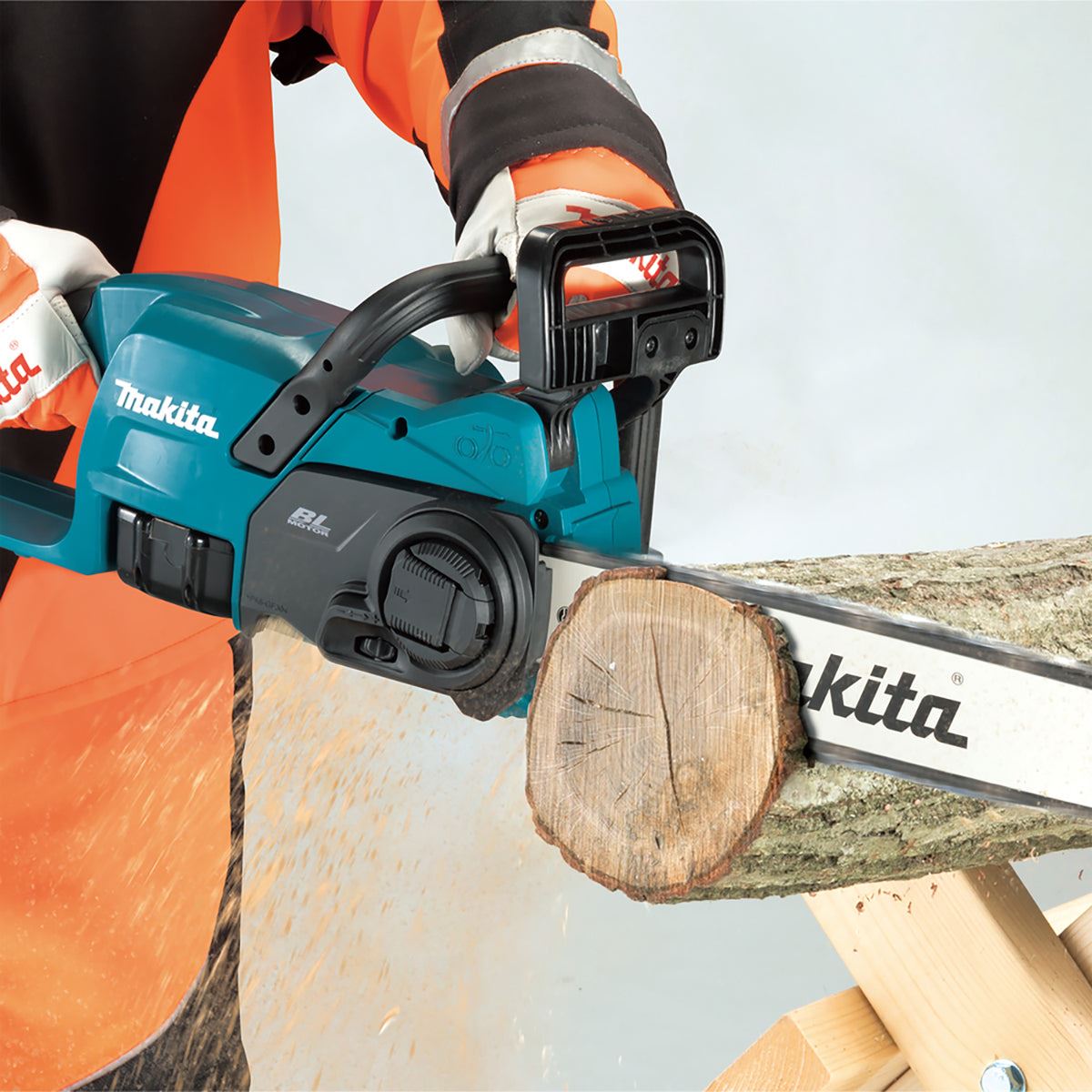 Makita DUC357RT 18V LXT Brushless 35cm Chainsaw With 1 x 5.0Ah Battery & Charger