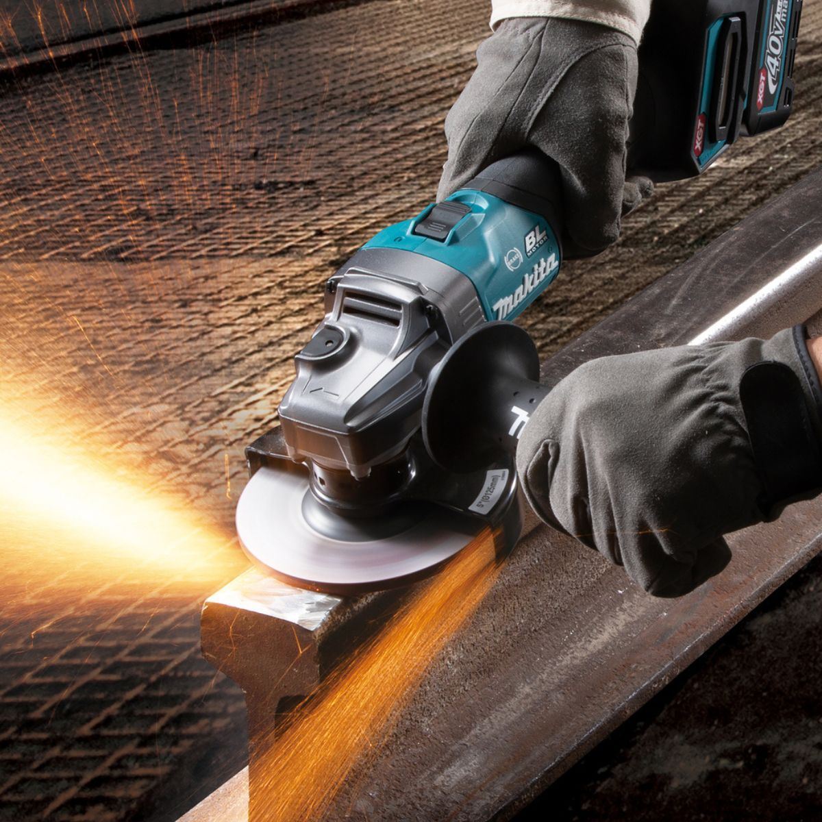 Makita GA029GZ01 40V XGT Max 125mm Brushless Angle Grinder Body Only With Carry Case Item Condition Seller Refurbished