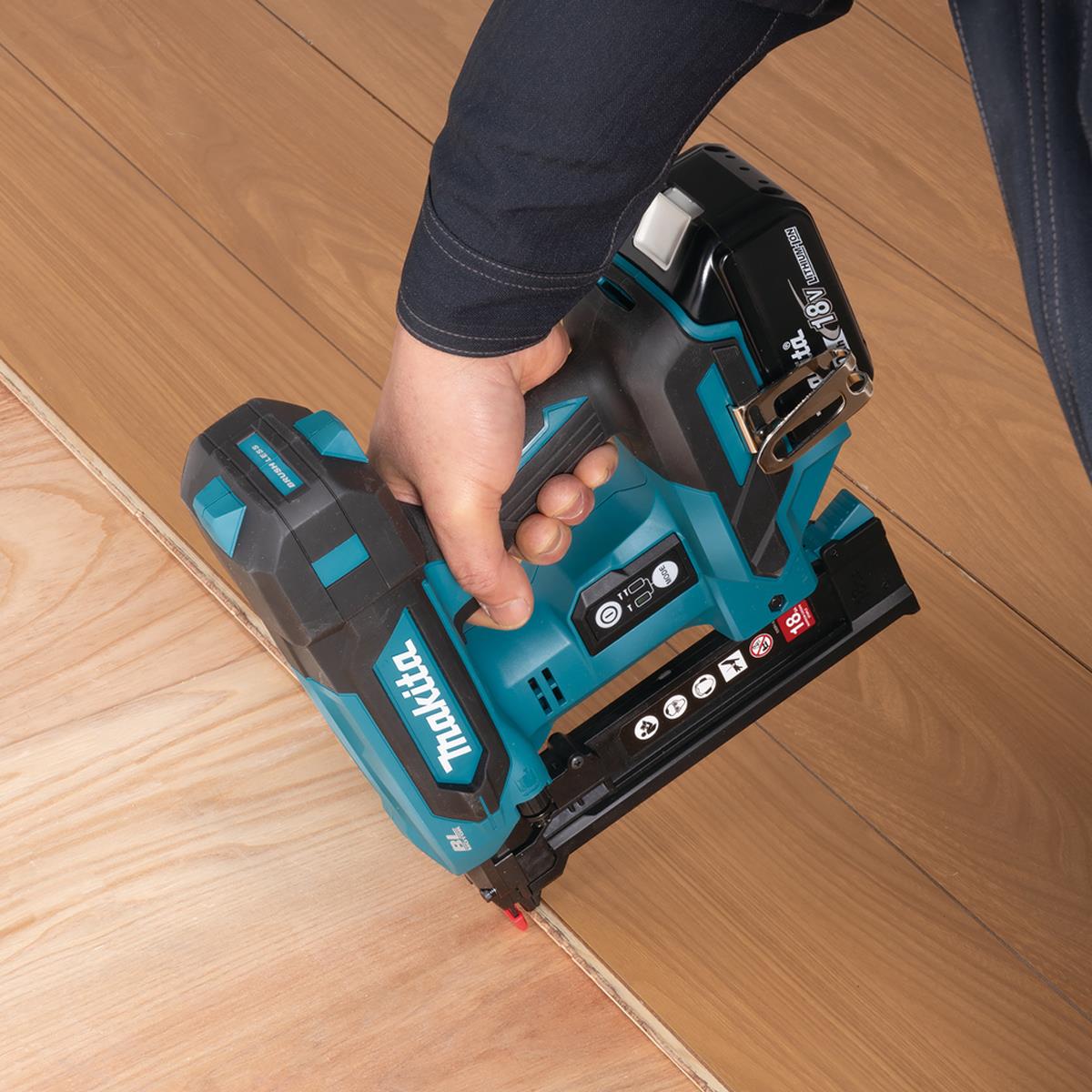 Makita DST630Z 18V LXT Brushless 18G Narrow Crown Stapler Body Only Item Condition Seller Refurbished