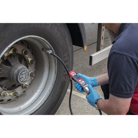 Sealey SA37/94 Professional Tyre Inflator with 2.5m Hose