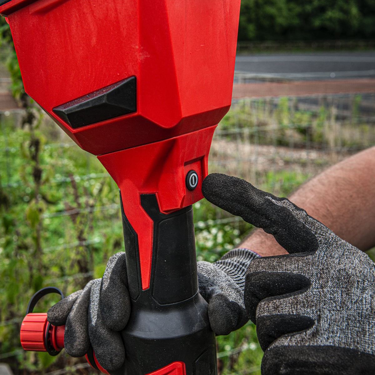 Milwaukee M18BLSWP-0 18V Hydropass Brushless Stick Water Pump with 1 x 5.0Ah Battery & Charger