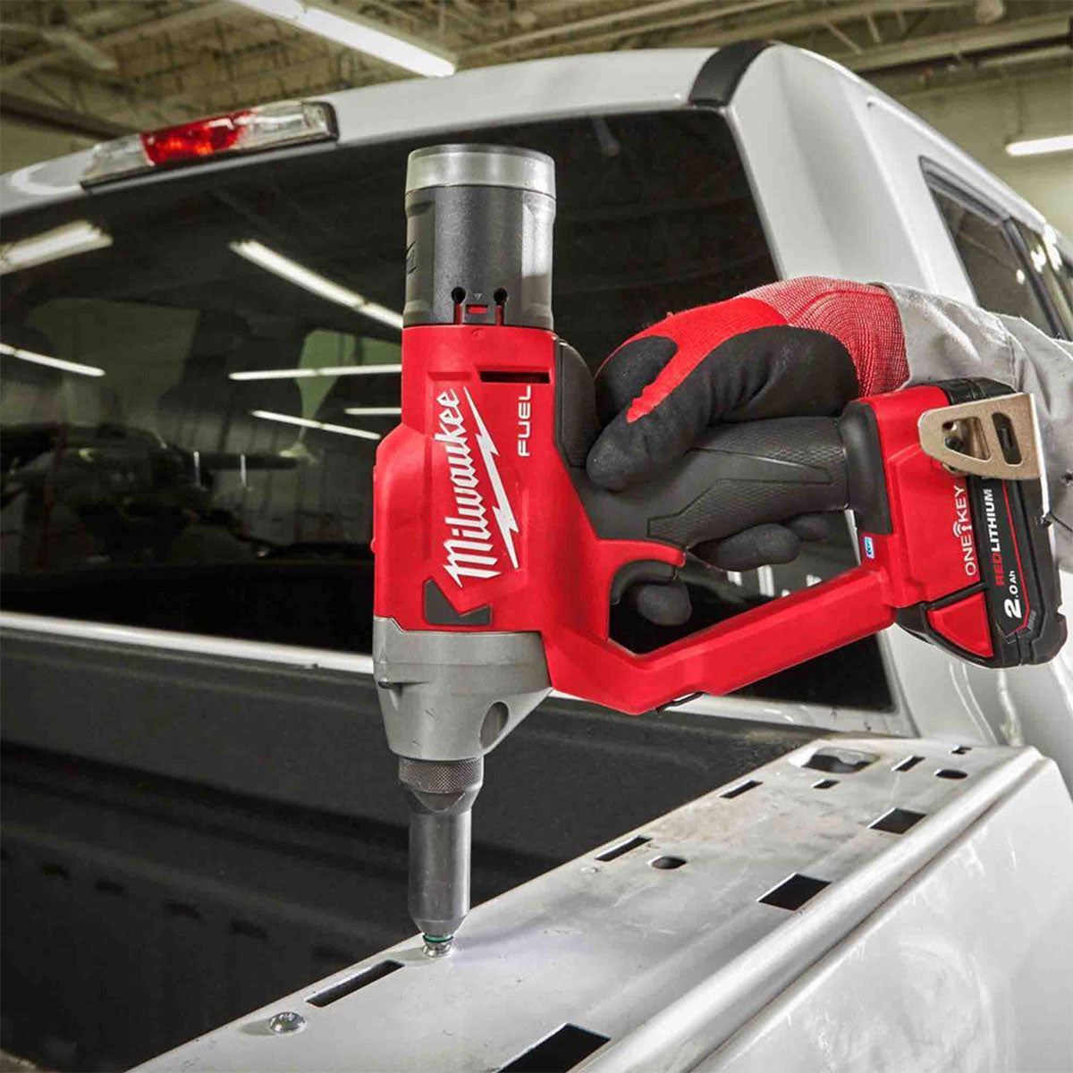 Milwaukee M18ONEFPRT-0X 18V FUEL ONE-KEY Brushless Rivet Gun with 1 x 5.0Ah Battery Charger & Case