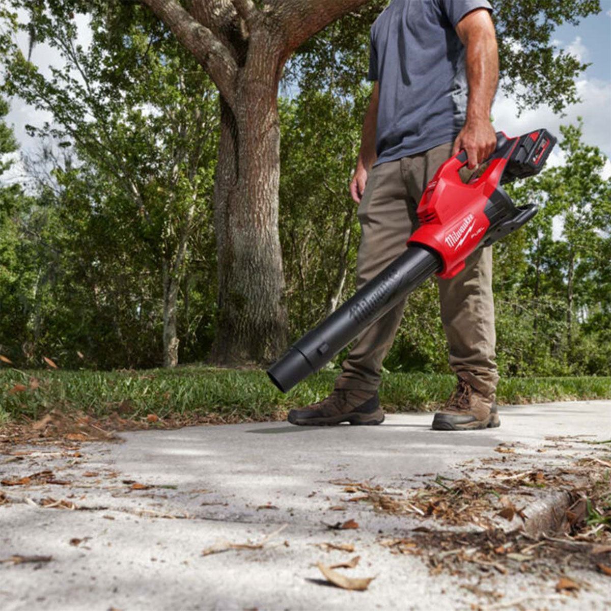 Milwaukee M18F2BL-0 36V Fuel Brushless Dual Battery Blower with 2 x 8.0Ah Battery & Charger