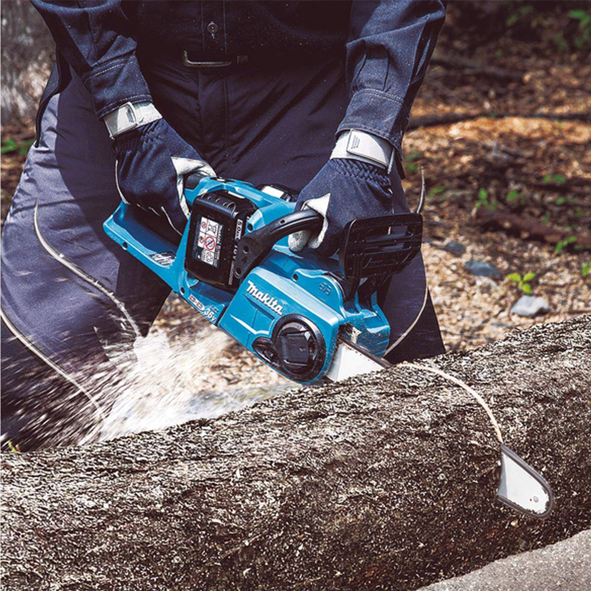 Makita DUC353Z 36V LXT Brushless Cordless 350mm Chainsaw With 2 x 6.0Ah Batteries & Charger