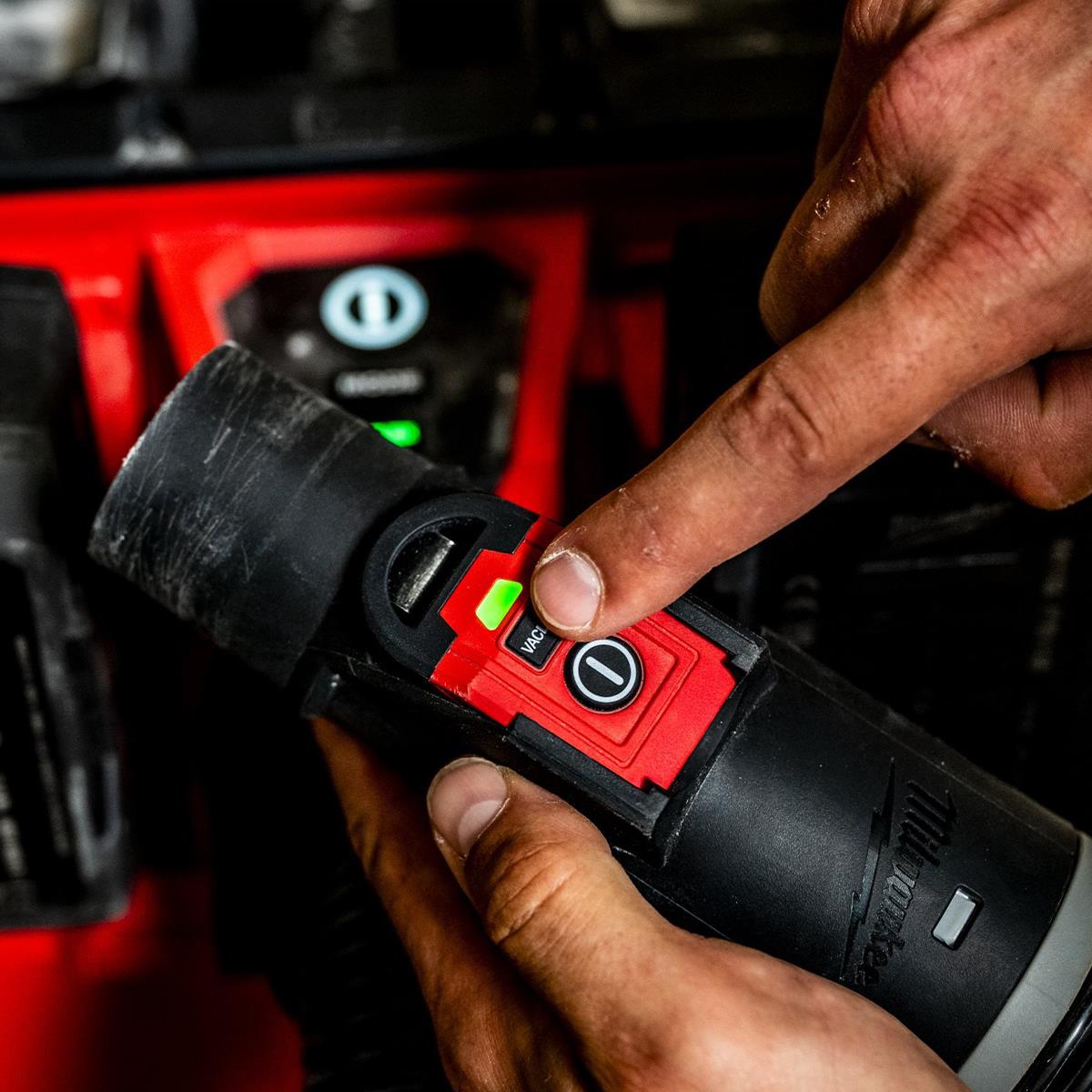 Milwaukee M18F2VC23LG2-0 36V Brushless Wet & Dry Vacuum Cleaner with 2 x 5.0Ah Battery & Charger