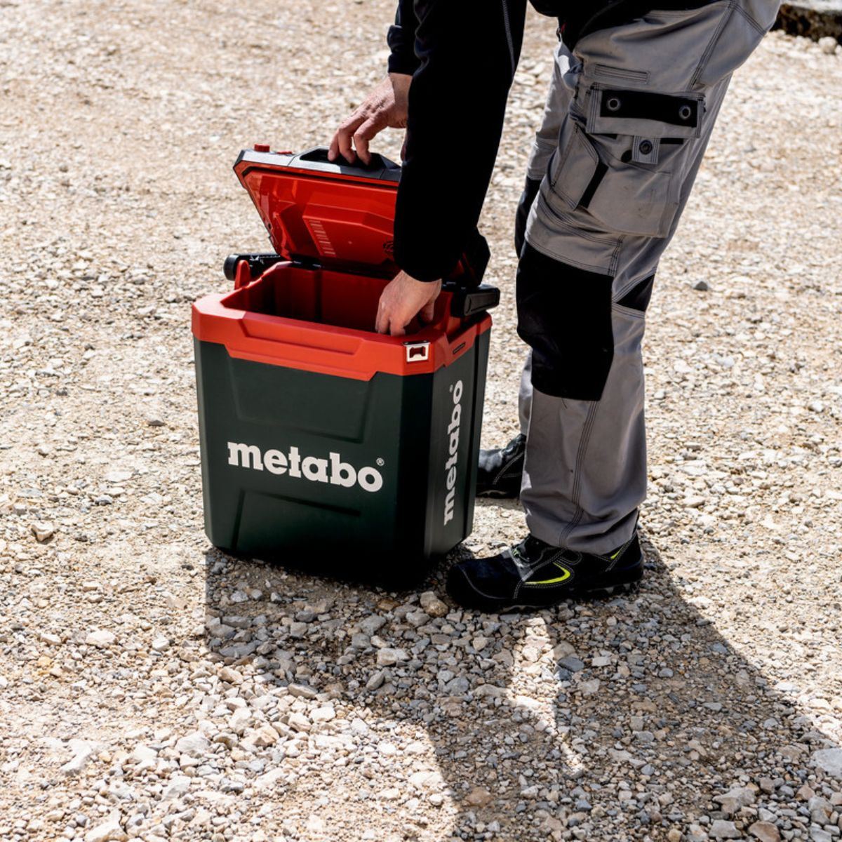 Metabo KB 18 BL 18V Brushless 24L Cooling Box with 1 x 4.0Ah Battery & Charger