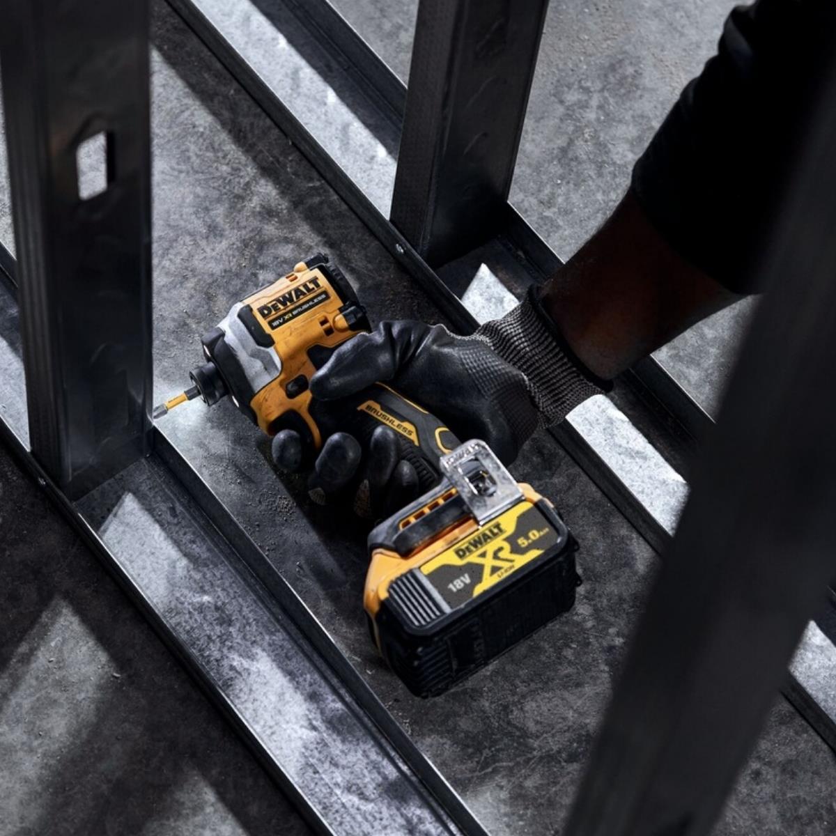 Dewalt DCF850N 18V XR Brushless Impact Driver With 1 x 4.0Ah Battery & Charger