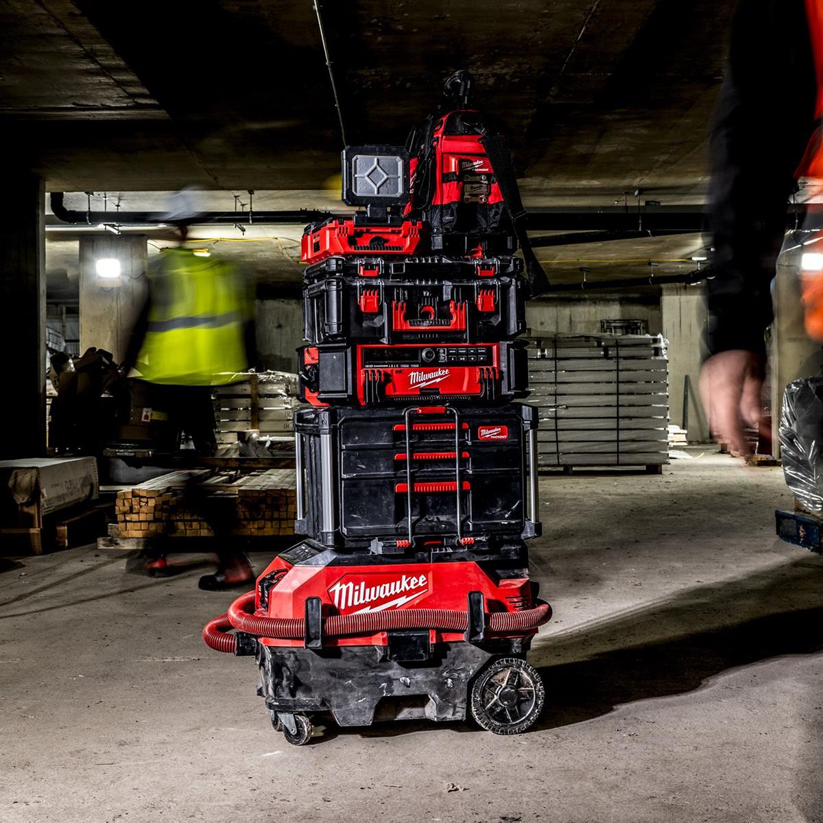 Milwaukee M18ONEF2VC34M-0 18V Dual Battery Brushless Dust Extractor with 2 x 8.0Ah Battery & Charger