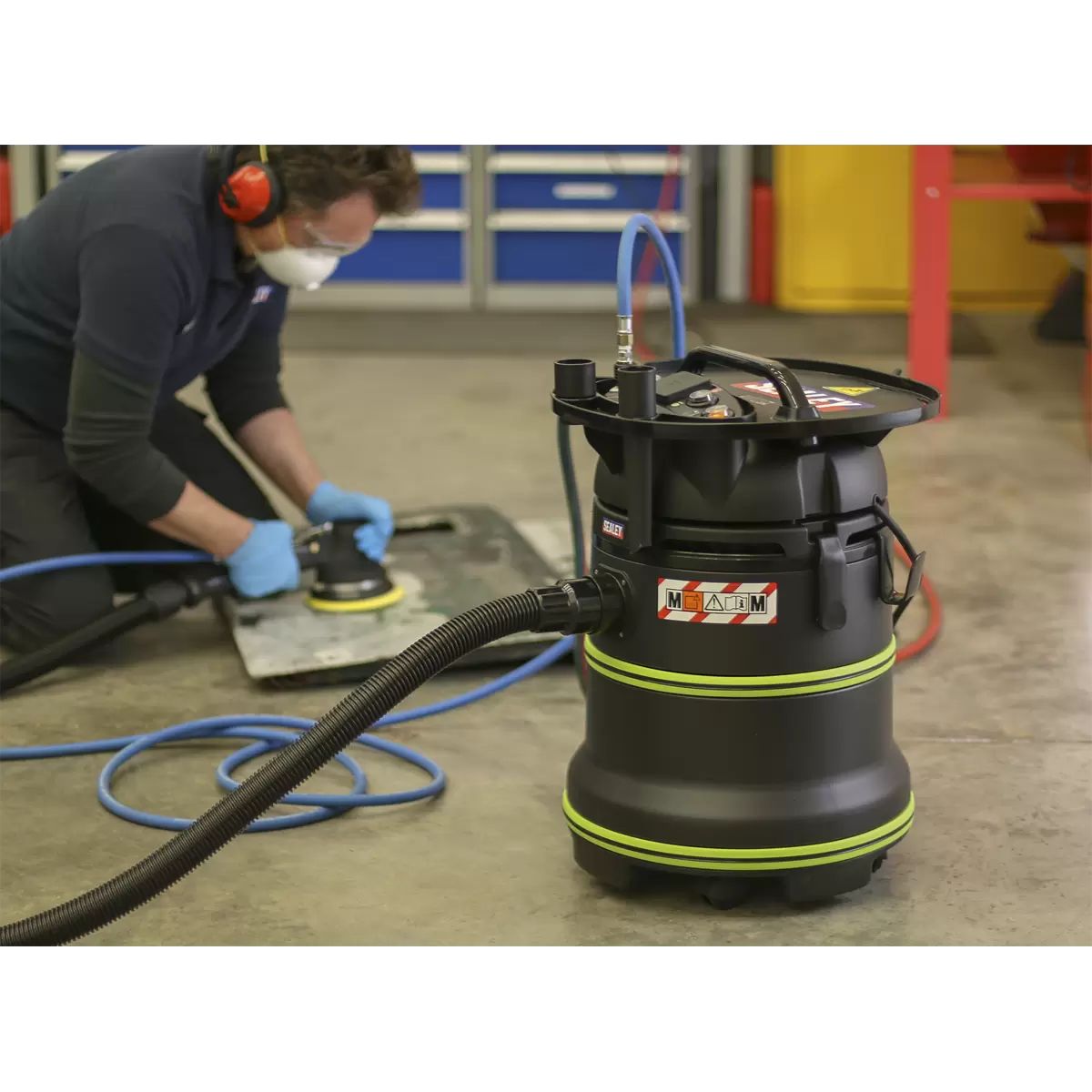 Sealey DFS35M 35L Wet & Dry Industrial Vacuum Cleaner 230V/2000W