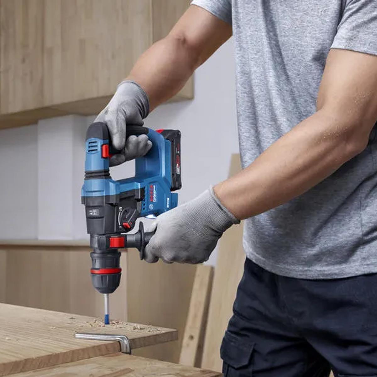 Bosch GBH 18V-18 X Brushless 18V SDS+ Rotary Hammer Drill with 1 x 4.0Ah Battery & Charger