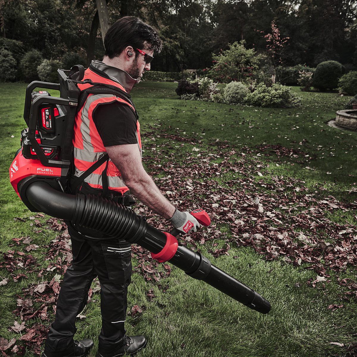 Milwaukee M18F2BPB-124 FUEL 18V Brushless Dual Battery Backpack Blower with 4 x 12.0Ah Batteries & Charger 4933493214