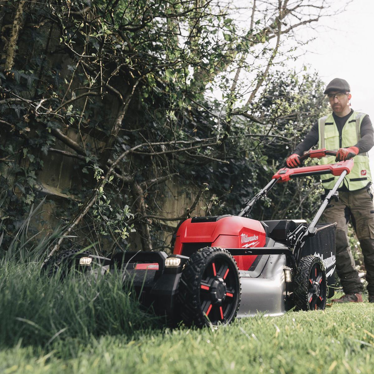 Milwaukee M18F2LM53-0 36V FUEL Brushless 53cm Self Propelled Lawn Mower with 2 x 5.5Ah Battery & Charger