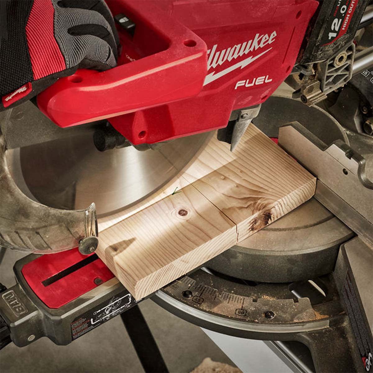 Milwaukee M18FMS305-0 18V Fuel ONE-KEY Brushless 305mm Mitre Saw with 1 x 5.5Ah Battery & Charger