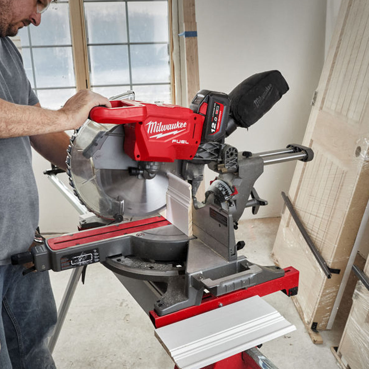 Milwaukee M18FMS305-0 18V Brushless 305mm Mitre Saw with Extendable Leg Stand