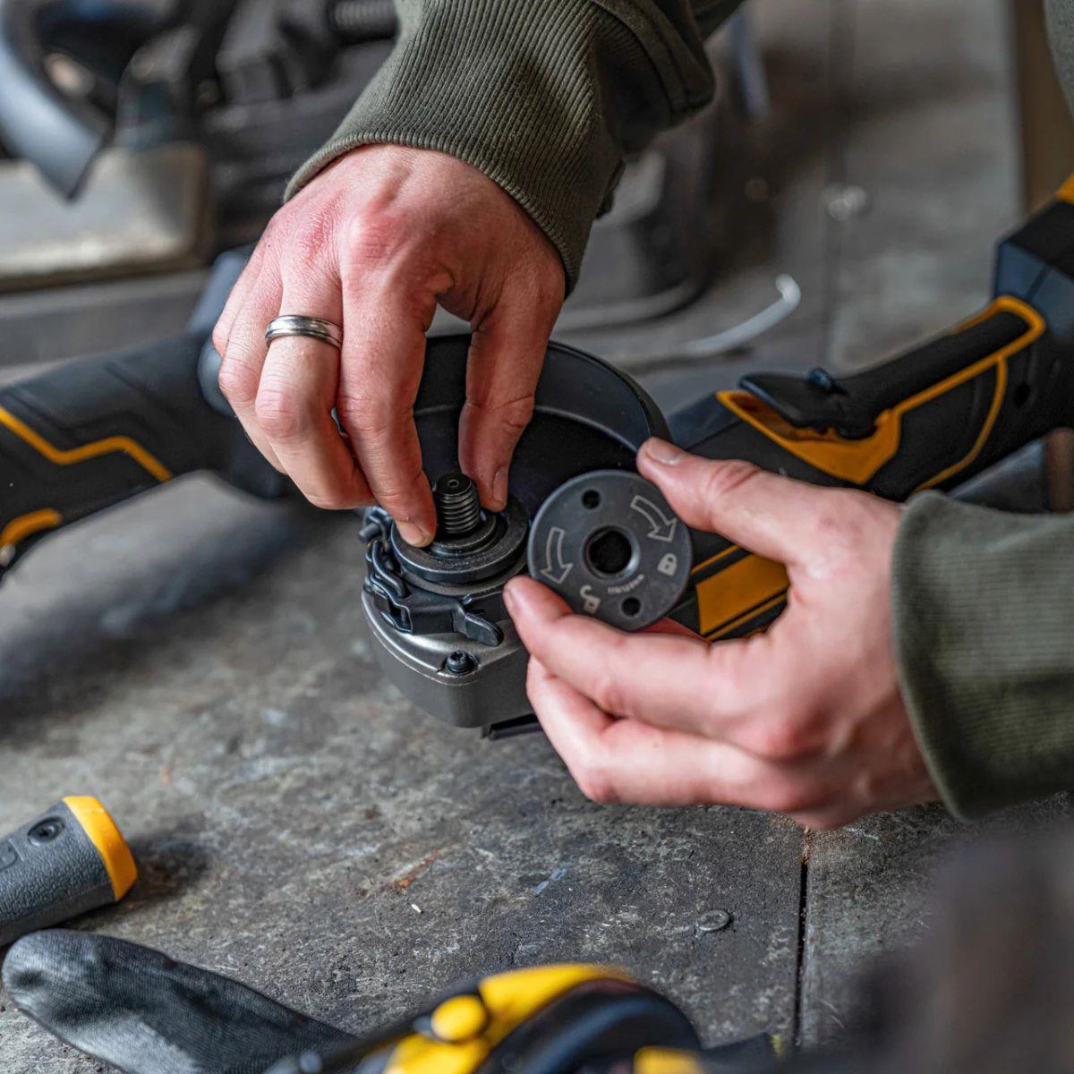 JCB-18PAG-115 18V Anti-Vibration Angle Grinder 115m with Paddle Switch Body Only