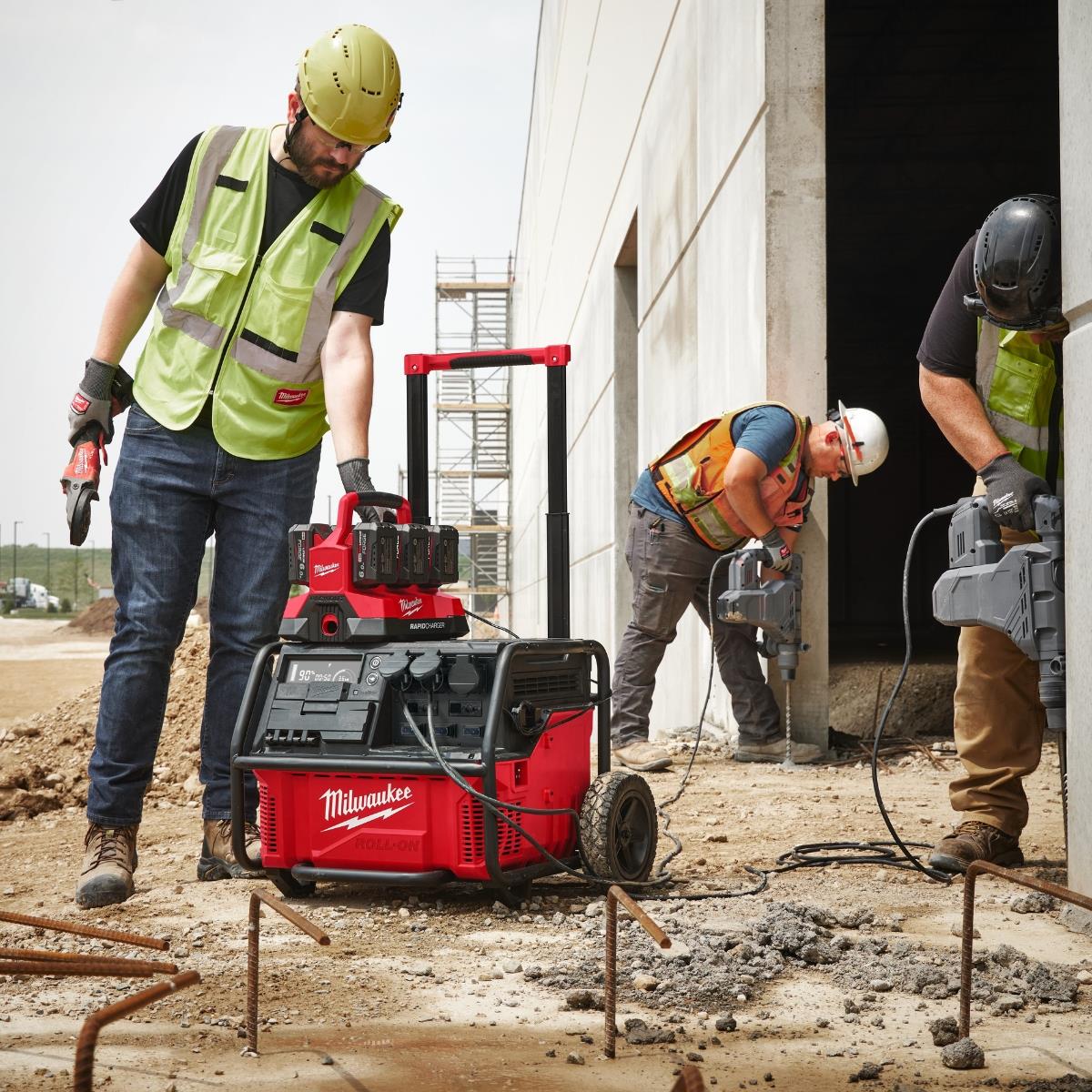 Milwaukee IRPSUOP2500 GB2 Packout Roll-On Mobile Power Supply 240V with 3 x 6.0Ah FORGE Battery & 6 Bay Rapid Charger