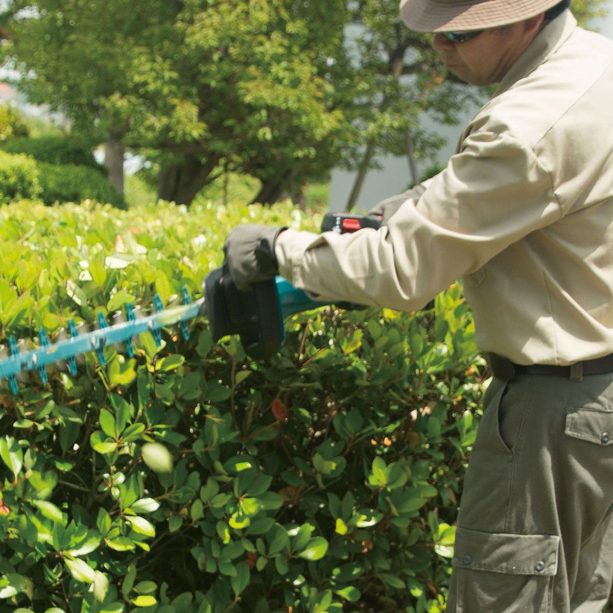 Makita DUH502RT 18V LXT Brushless 50cm Hedge Trimmer With 1 x 5.0Ah Battery & Charger