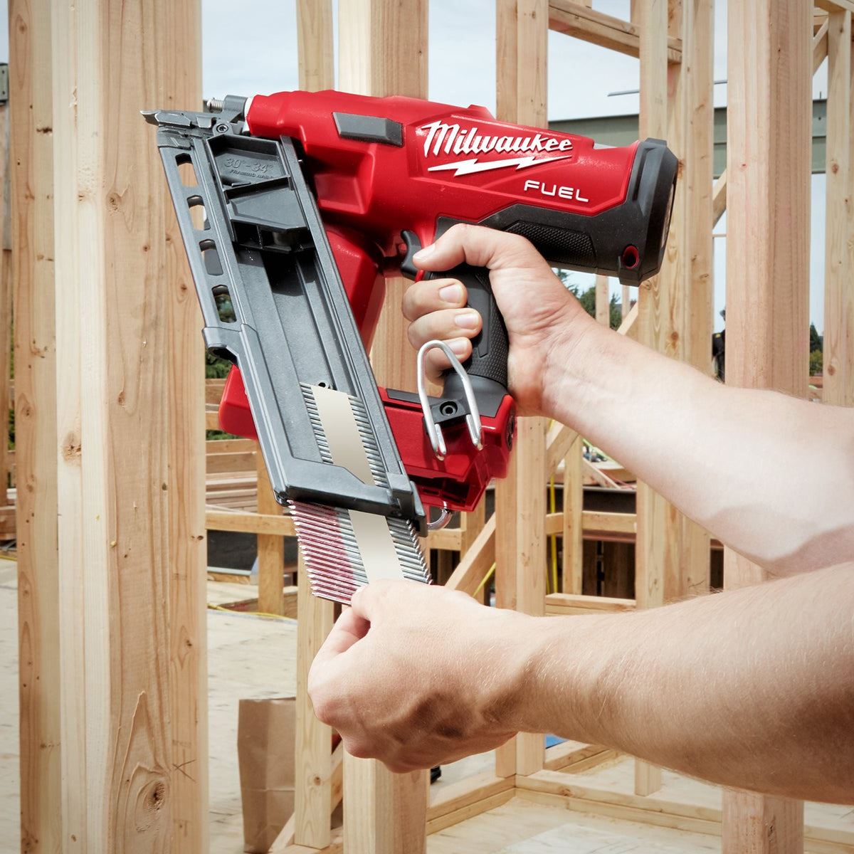 Milwaukee M18FFN-0 18V Fuel Brushless First Fix Framing Nailer with 1 x 8.0Ah Battery & Charger